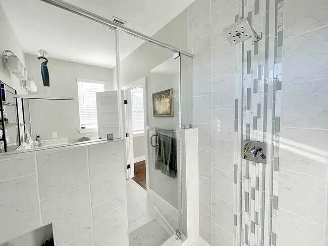 Building Photo - 6310 Porter St