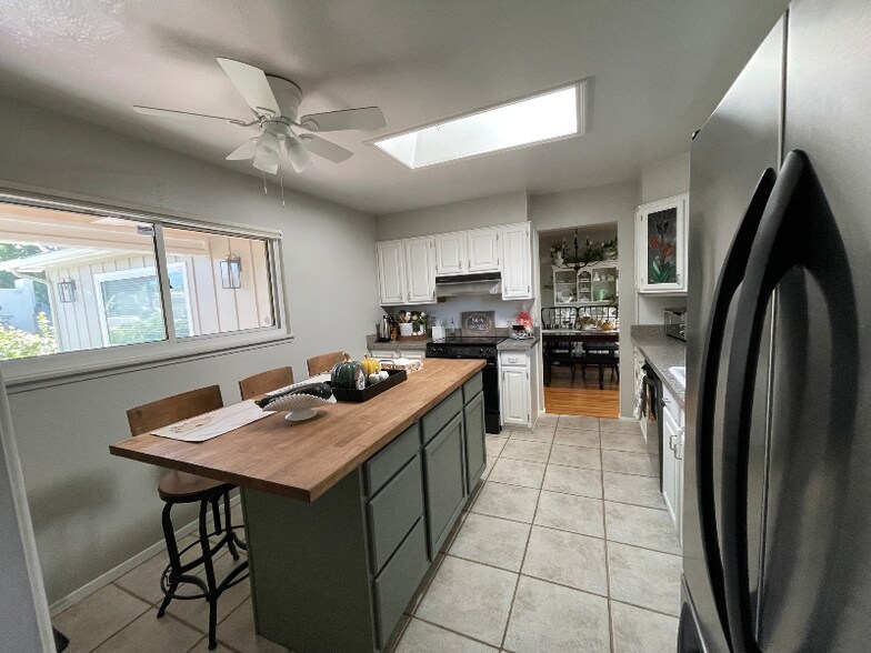 Building Photo - 3509 Britt St NE