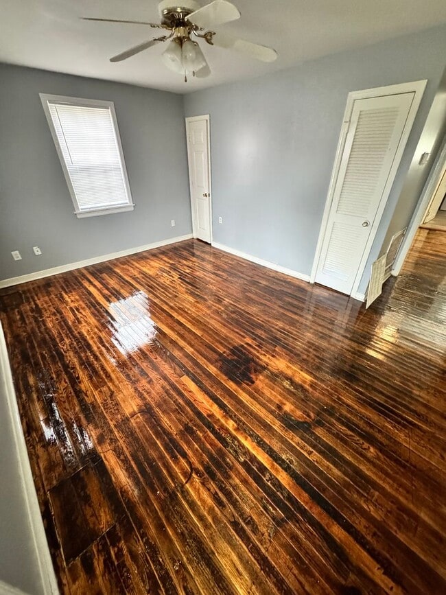 Building Photo - 3 bed house in Church Hill! Enjoy great location, hardwoods, central Ac, and laundry!