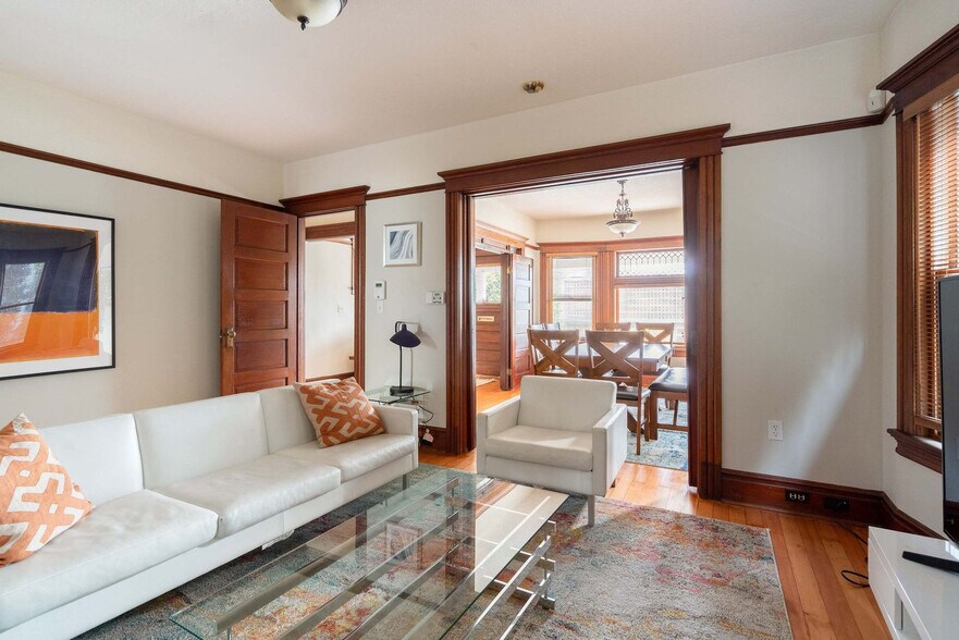 Building Photo - 26 NE 11th Ave