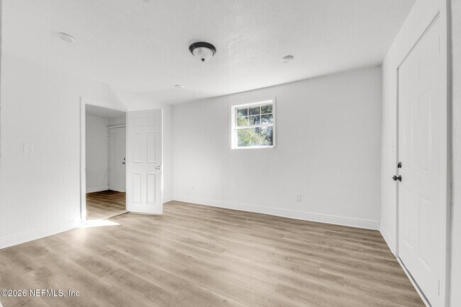 Building Photo - 2816 Mars St