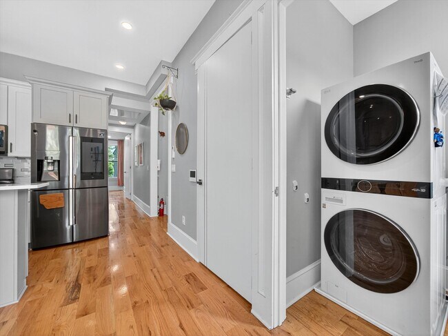 Building Photo - 70 Sherman Pl