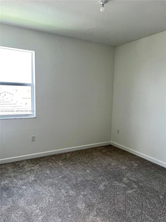 Building Photo - 2929 SE 23rd Ave