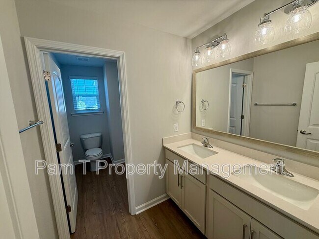 Building Photo - 103 Peabody St