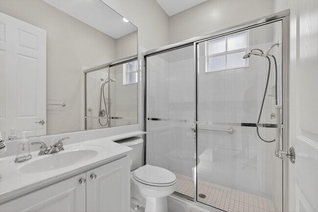 Building Photo - 121 Savona Dr