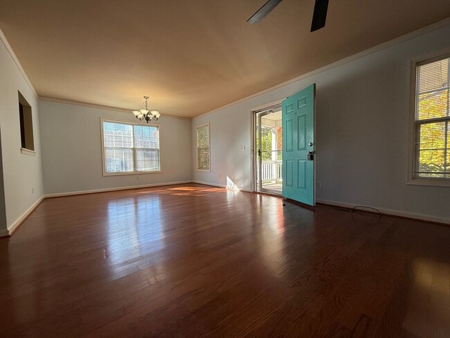 Building Photo - 504 9th St SW