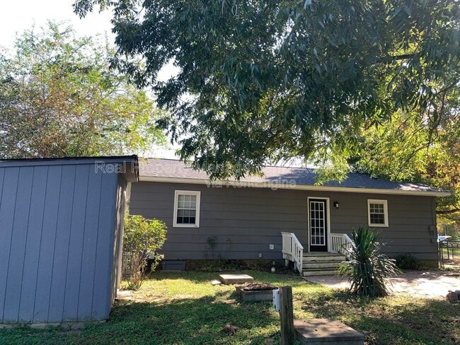 Building Photo - 300 Ln of Sir Lancelot