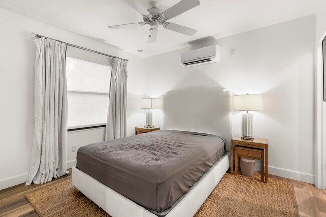 Building Photo - 14492 Equestrian Way