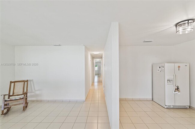 Building Photo - 210 E 61st St