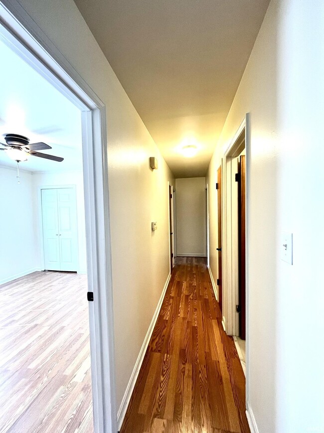 Building Photo - 4933 Richmond Dr