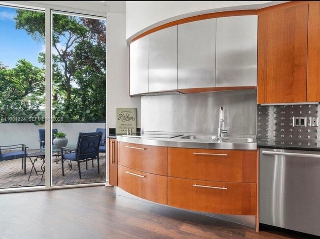 Building Photo - 18101 Collins Ave