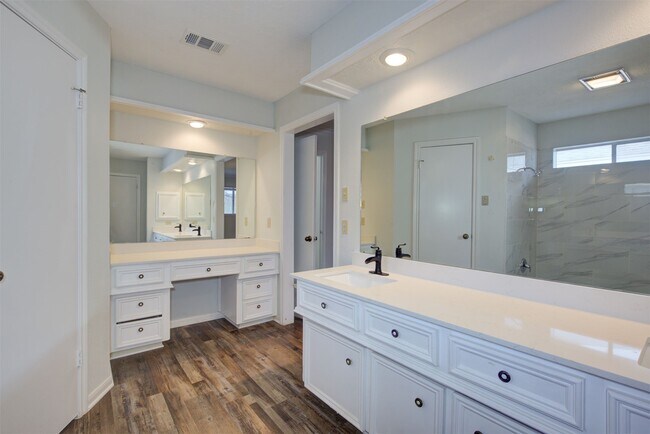 Building Photo - 1402 Forest Home Dr