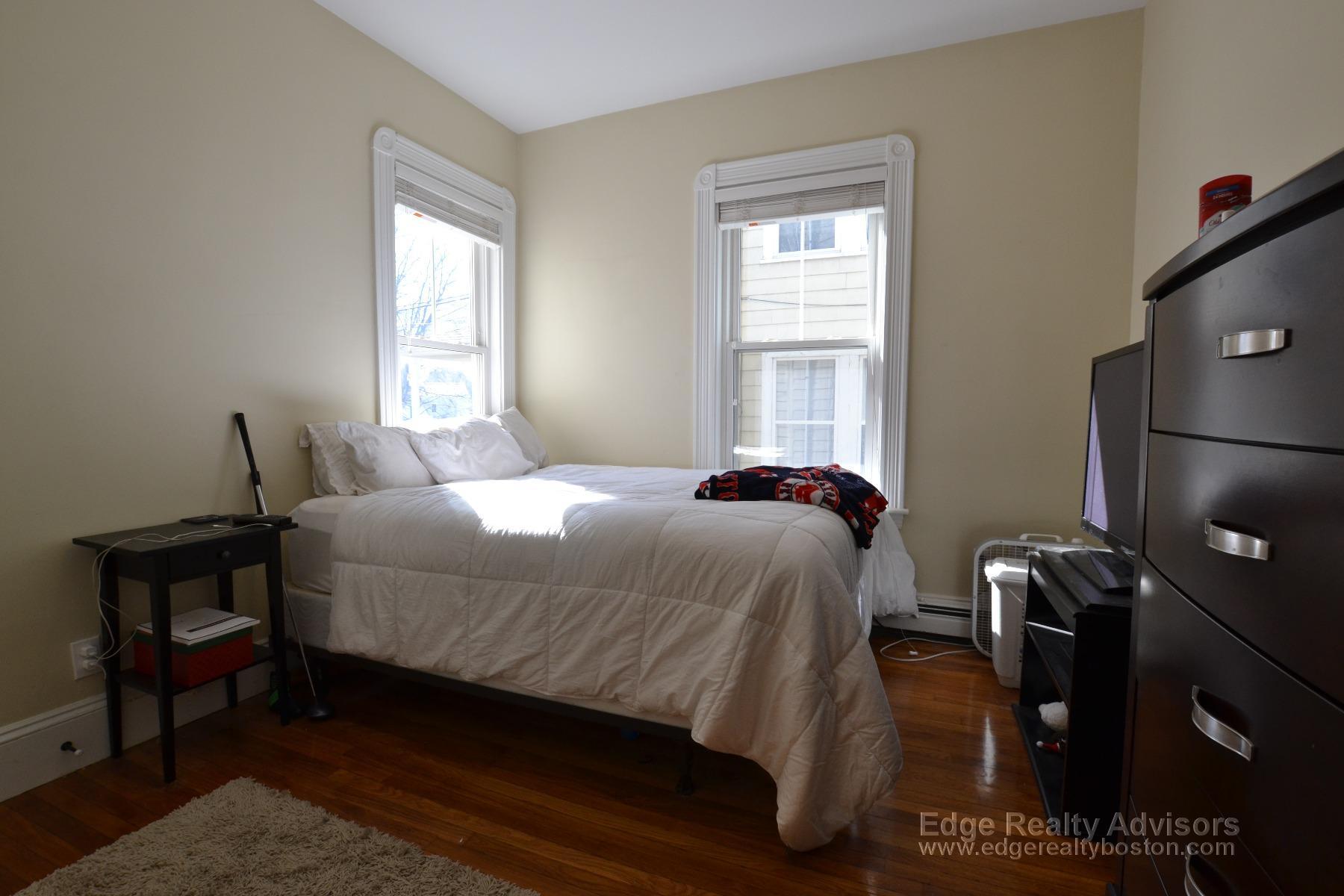 Building Photo - 81 Surrey St