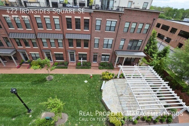 Building Photo - 422 Ironsides Square SE