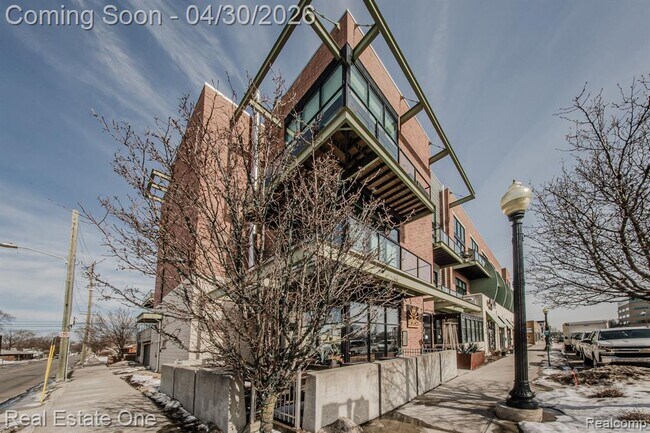 Building Photo - 211 E 9 Mile Rd