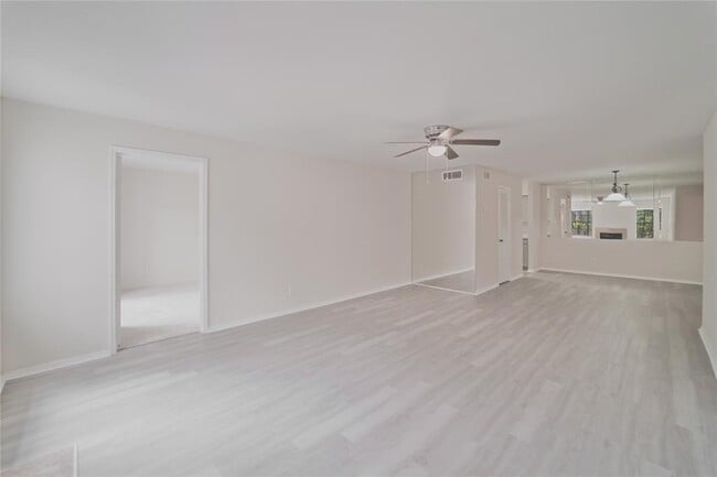 Building Photo - 9700 Leawood Blvd