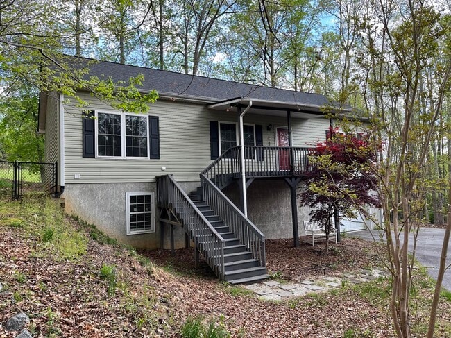 Primary Photo - 46 Badger Run