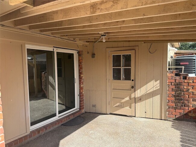 Building Photo - 6525 Renwick Dr