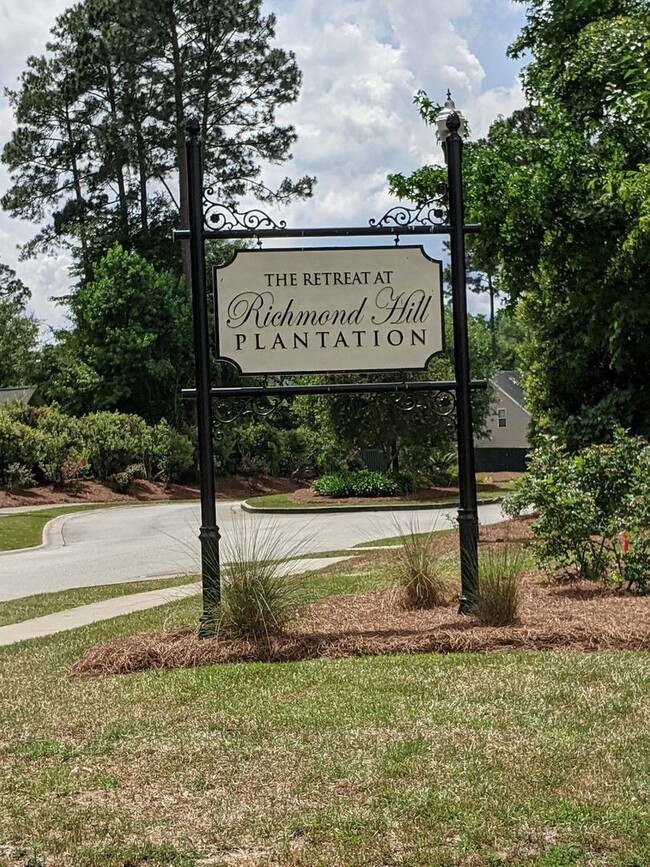 Building Photo - Available August 15th!!! $2200 a month!!!
