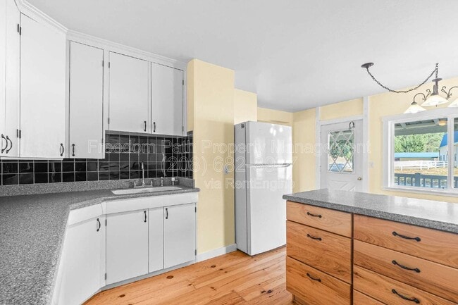 Building Photo - 17778 E Canary Creek Rd