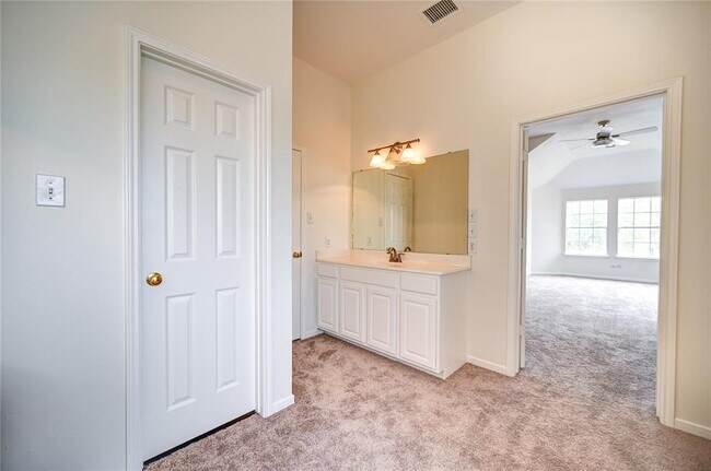 Building Photo - 11906 Dinosaur Valley Dr