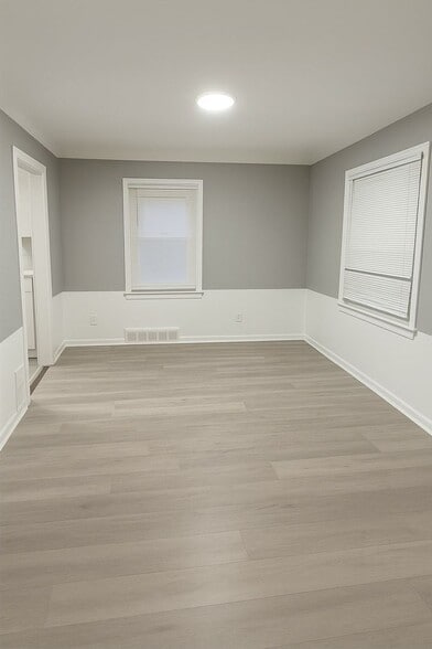 Building Photo - 14975 Hubbell Ave