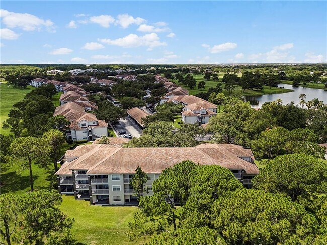 Building Photo - 13929 Fairway Island Dr