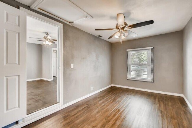 Building Photo - 4208 Valentine St