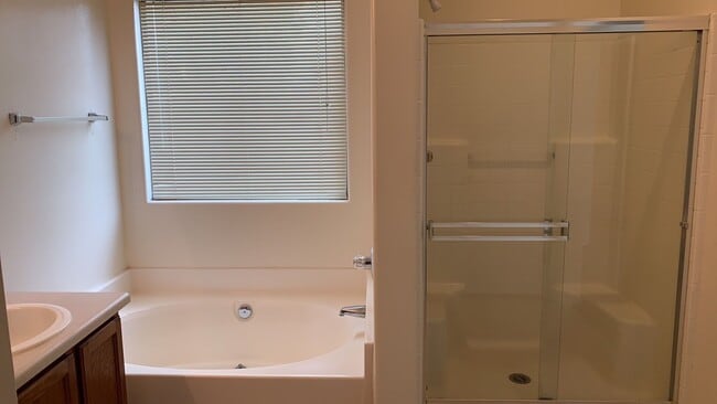 Building Photo - 4 Bedroom 2 Bath - 1870 Sq. Ft. Home - Ajo...