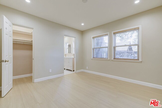 Building Photo - 10529 Mt Gleason Ave