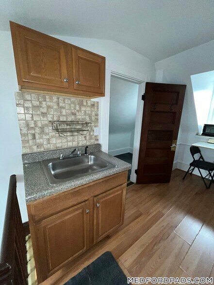 Building Photo - 124 Forest St