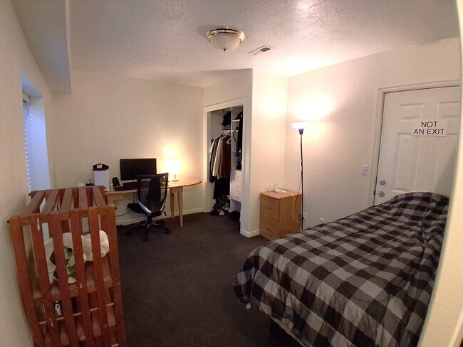 Building Photo - 879 E 350 N