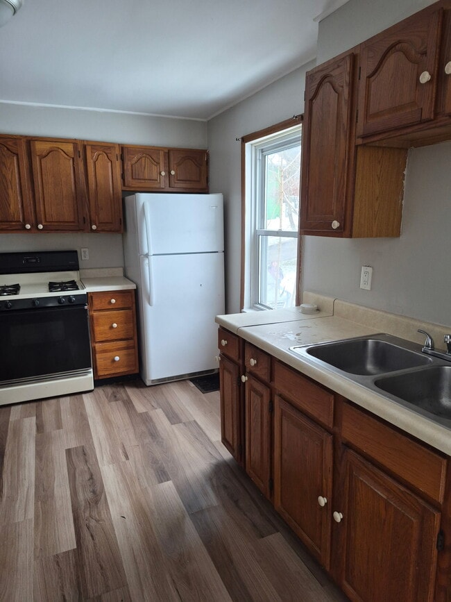 Building Photo - 805-807 Pittsburgh St