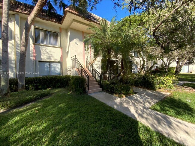 Building Photo - 417 Lakeview Dr
