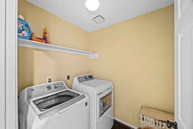 Building Photo - 5702 W Vistaglen Loop