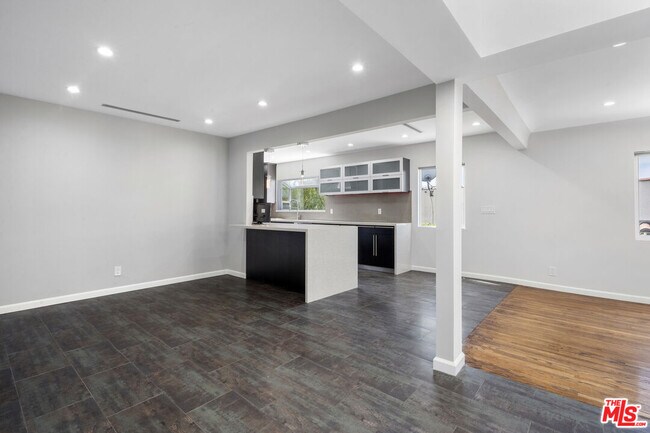 Building Photo - 3084 St George St