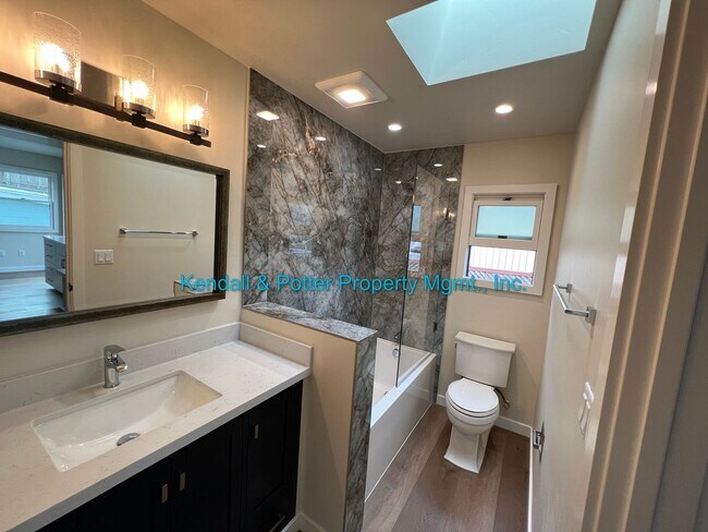 Building Photo - 360-370 10th Avenue