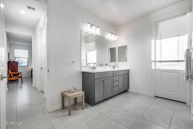 Building Photo - 3044 W Monte Way