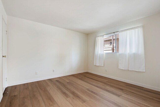 Building Photo - The perfect upstairs location down town Santa Barbara!