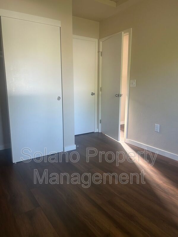 Building Photo - 415 4th St
