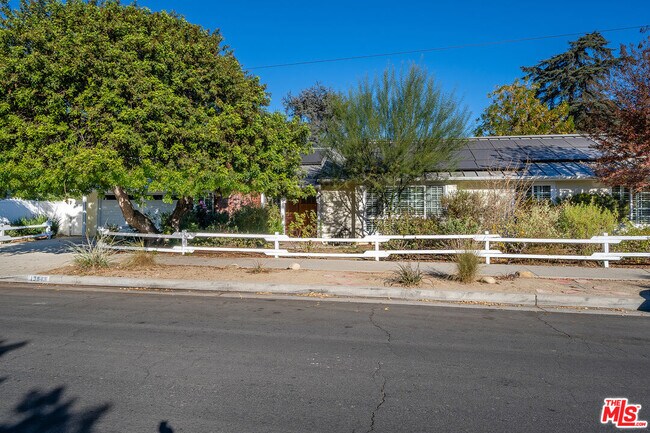 Building Photo - 13843 Milbank St