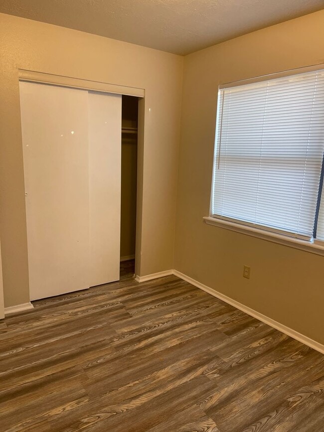 Building Photo - 2 bedroom 1 bath