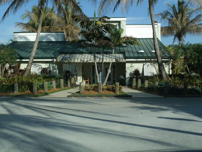 Building Photo - 4090 #307