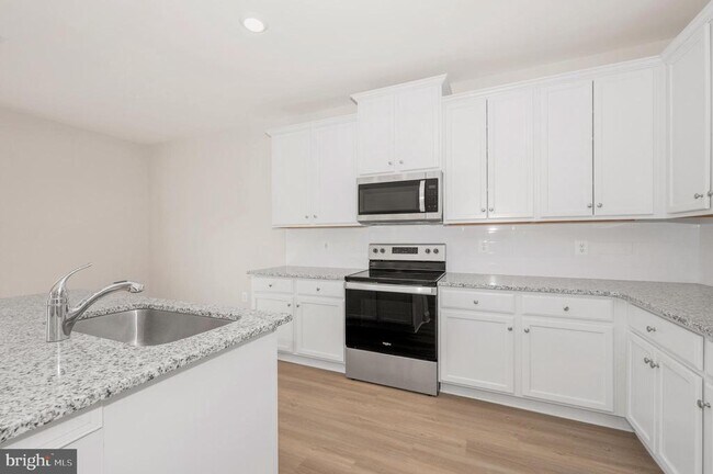 Building Photo - 9962 Roulette Dr