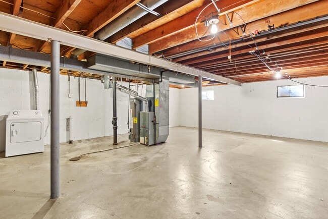 Building Photo - MOVE IN READY 2Bed 1Bath Duplex in St. Charles!