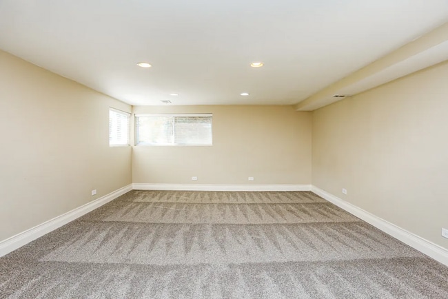 Building Photo - 46 Pamela Dr