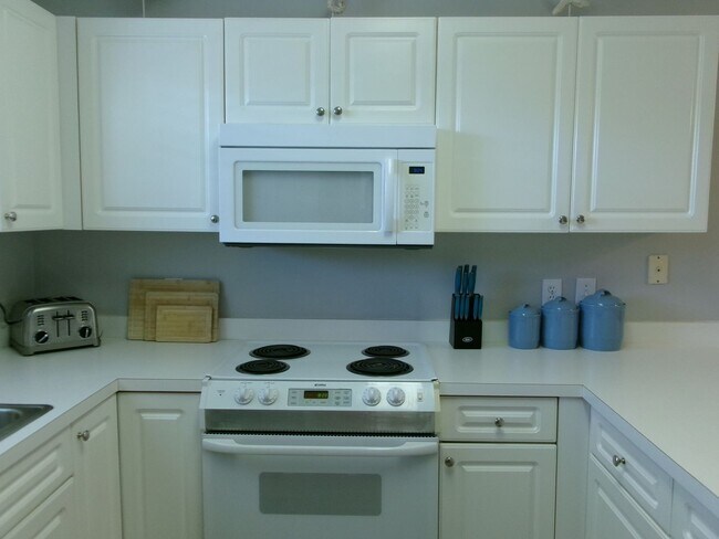 Building Photo - 682 Riverwalk Dr