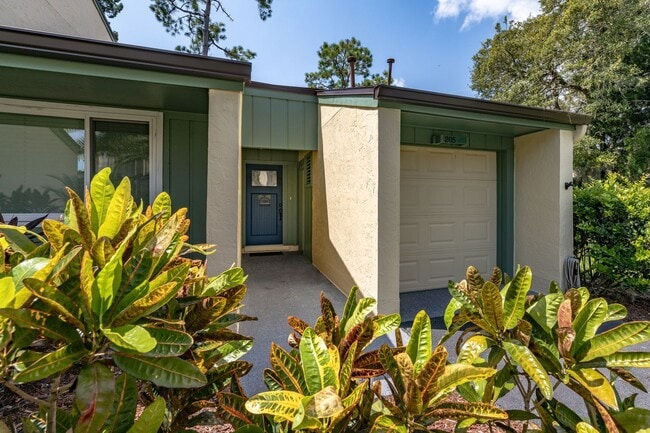 Building Photo - Vacation, Furnished, Townhome 2 Bed/ 1.5 B...