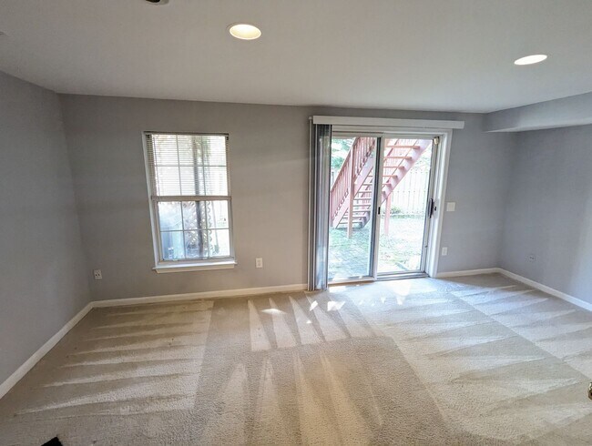 Building Photo - END UNIT townhouse in Ballenger Creek neig...