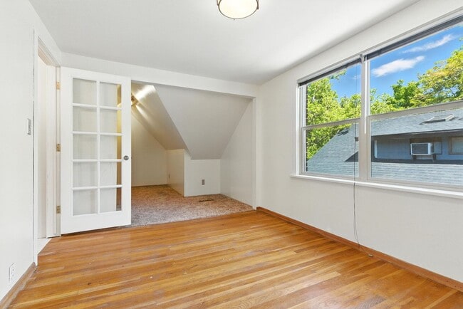 Building Photo - Gorgeous Brick Home Near Audubon Park